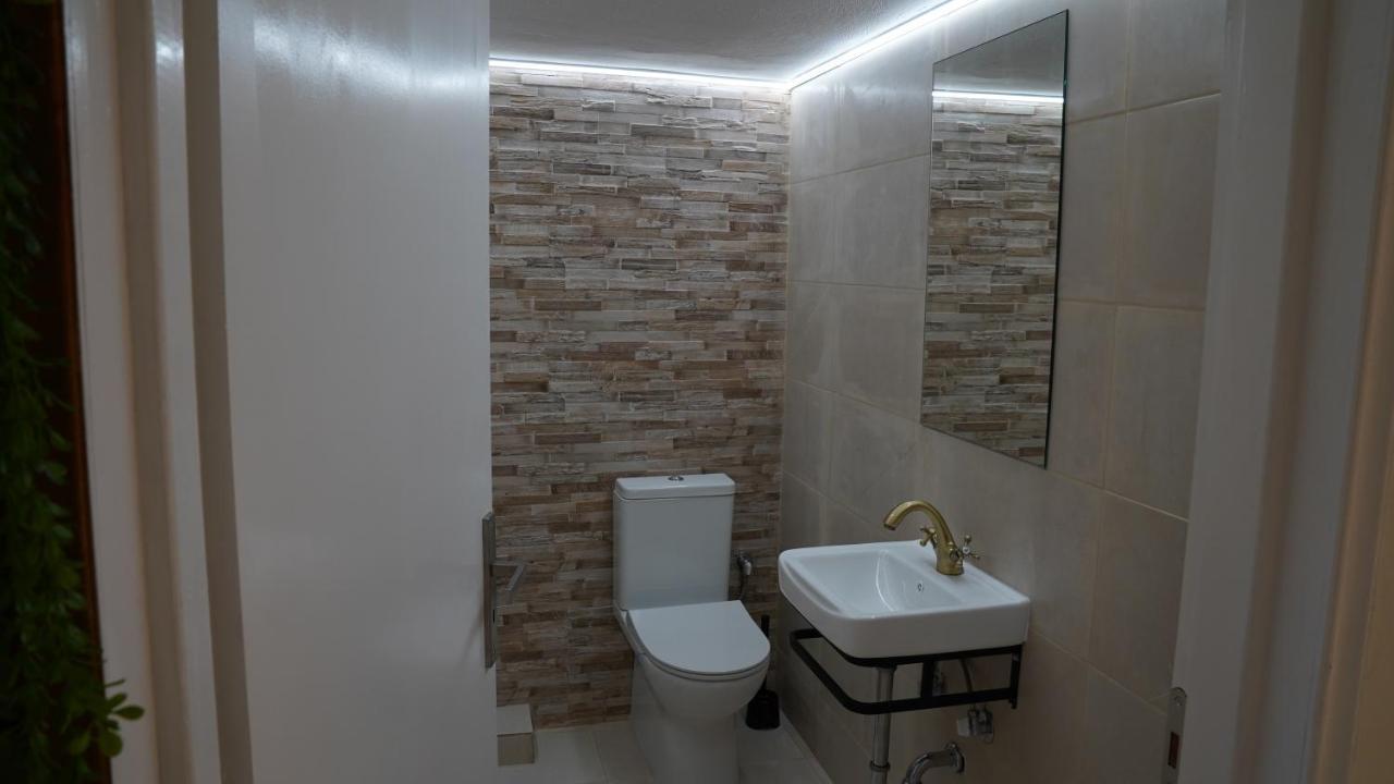 Km Beach View Apartment Chania  Bagian luar foto